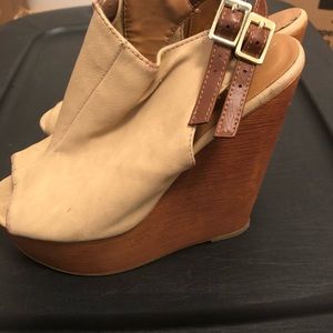 Tan-Brown Wedges